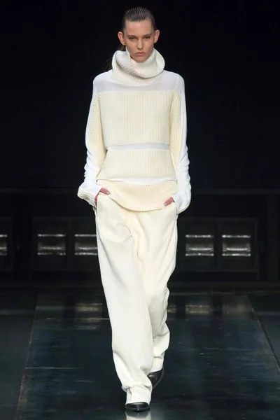 Look 25